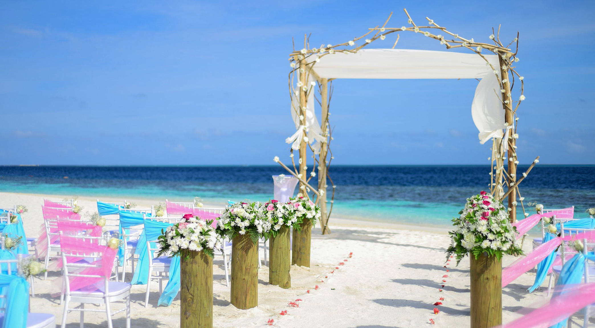 Deals and Specials on Honeymoons, Romantic Getaways, and Couples Packages